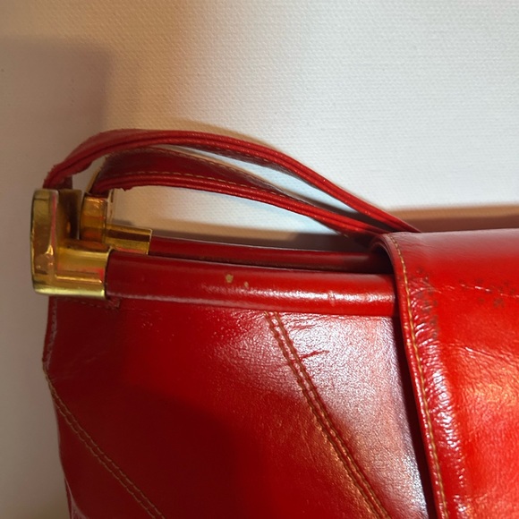 Vintage LouTaylor Red Leather Bag with Built-In Mirror & Gold Hardware - Picture 5 of 16